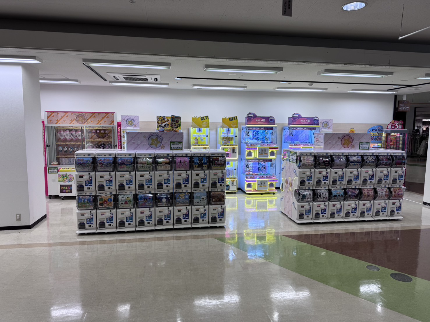 商業施設の自販機コーナー